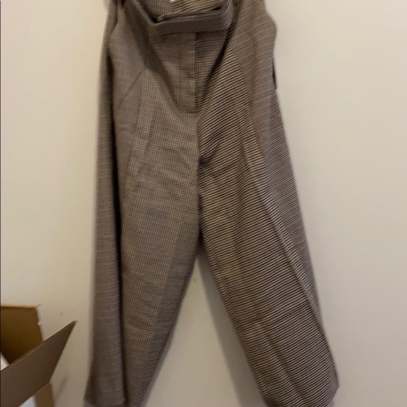 Brand new DKNY wide legged cropped pants - Picture 3 of 6